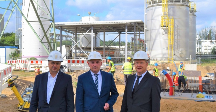 Kocioł nowej stacji rozruchowej przypłynął do Elektrowni Dolna Odra Kocioł nowej stacji rozruchowej przypłynął do Elektrowni Dolna Odra