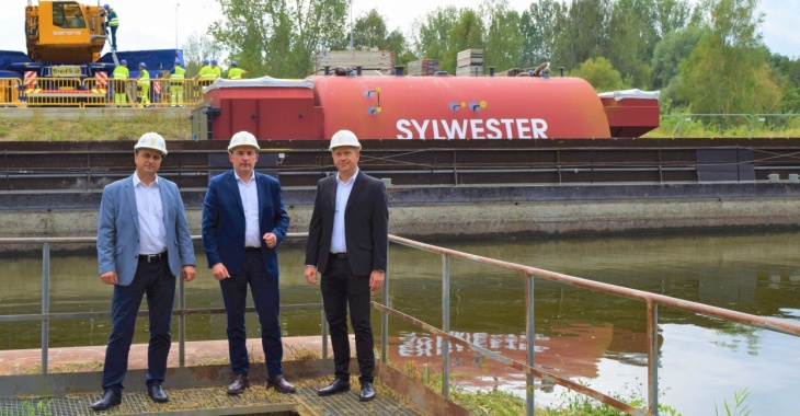 Kocioł nowej stacji rozruchowej przypłynął do Elektrowni Dolna Odra Kocioł nowej stacji rozruchowej przypłynął do Elektrowni Dolna Odra