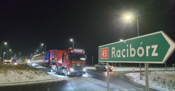 Na farmę wiatrową VSB w Raciborzu docierają pierwsze elementy turbin Na farmę wiatrową VSB w Raciborzu docierają pierwsze elementy turbin