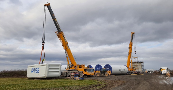 Rozpoczął się montaż na farmie wiatrowej Racibórz. Pierwsze wiatraki już stoją Rozpoczął się montaż na farmie wiatrowej Racibórz. Pierwsze wiatraki już stoją
