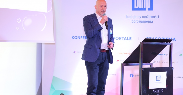 AI, człowiek, podziały pokoleniowe… inteligentne i mądre zarządzanie