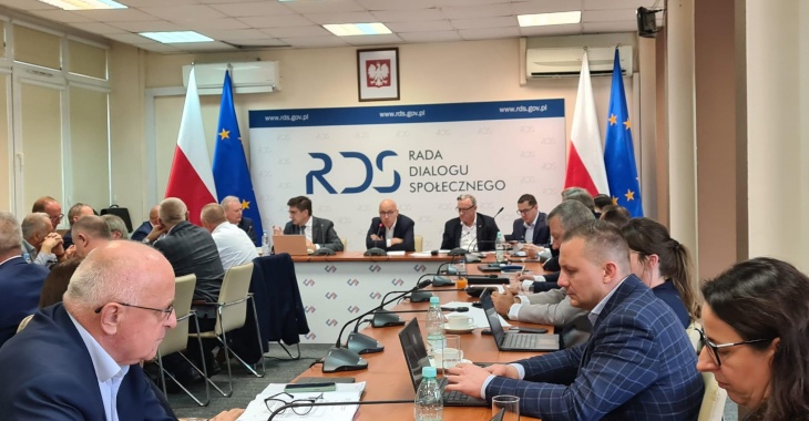 Wiceminister Robert Kropiwnicki na posiedzeniu Zespołów Trójstronnych Wiceminister Robert Kropiwnicki na posiedzeniu Zespołów Trójstronnych