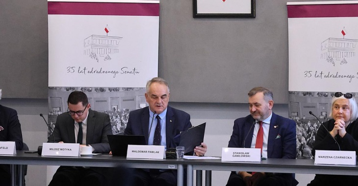 Posiedzenie Senackich Komisji - Gospodarki Narodowej i Innowacyjności oraz Klimatu i Środowiska - w siedzibie Ministerstwa Przemysłu w Katowicach Posiedzenie Senackich Komisji - Gospodarki Narodowej i Innowacyjności oraz Klimatu i Środowiska - w siedzibie Ministerstwa Przemysłu w Katowicach