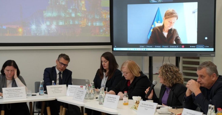 Przedstawiciele Ministerstwa Przemysłu na spotkaniu w sprawie „Paktu dla czystego przemysłu" Przedstawiciele Ministerstwa Przemysłu na spotkaniu w sprawie „Paktu dla czystego przemysłu"
