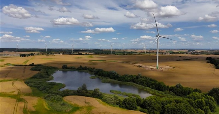 Enea kontynuuje szybki rozwój OZE i nabywa farmę wiatrową o mocy 83,2 MW od Grupy Greenvolt za 740 mln zł.