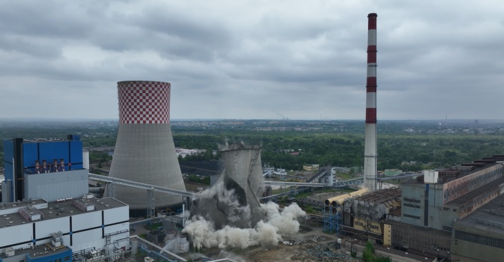 TAURON uwalnia tereny pod nowe inwestycje – w Łagiszy wyburzono ostatnią starą chłodnię kominową TAURON uwalnia tereny pod nowe inwestycje – w Łagiszy wyburzono ostatnią starą chłodnię kominową