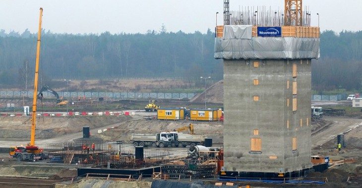 Pylony nowych bloków w Elektrowni Opole pną się do góry Pylony nowych bloków w Elektrowni Opole pną się do góry