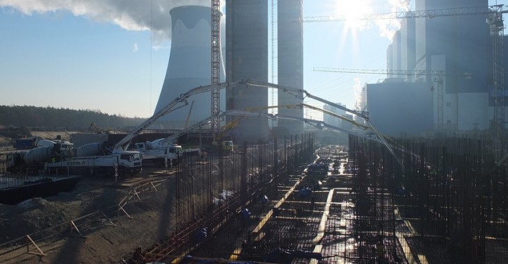 Opole: Betonowanie fundamentu maszynowni Opole: Betonowanie fundamentu maszynowni