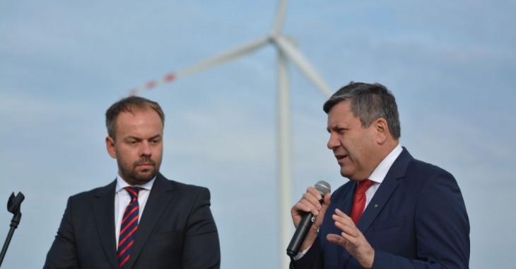 Wicepremier Piechociński na uruchomieniu farmy wiatrowej w zachodniopomorskim Wicepremier Piechociński na uruchomieniu farmy wiatrowej w zachodniopomorskim