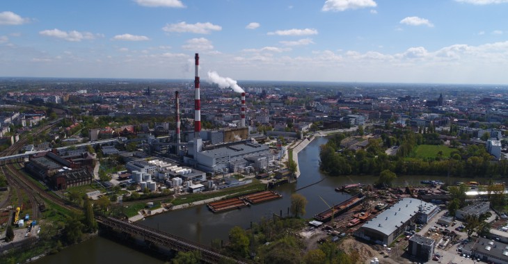 Ruszyła rozbiórka 120-metrowego komina elektrociepłowni Ruszyła rozbiórka 120-metrowego komina elektrociepłowni