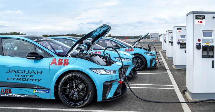 Więcej mocy, mniejszy rozmiar - rozwiązanie problemu ładowania dla Jaguar I-PACE eTROPHY Więcej mocy, mniejszy rozmiar - rozwiązanie problemu ładowania dla Jaguar I-PACE eTROPHY