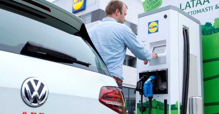 Lidl wdraża technologię szybkiego ładowania w Finlandii Lidl wdraża technologię szybkiego ładowania w Finlandii