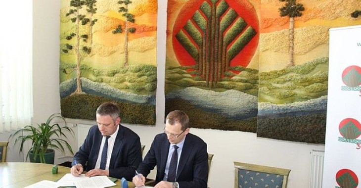 Narodowy Fundusz podpisał porozumienie w sprawie współpracy na rzecz rozwoju zielonych zamówień publicznych Narodowy Fundusz podpisał porozumienie w sprawie współpracy na rzecz rozwoju zielonych zamówień publicznych