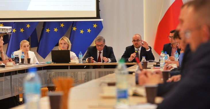 Elektromobilność w samorządach tematem spotkania w Ministerstwie Energii Elektromobilność w samorządach tematem spotkania w Ministerstwie Energii
