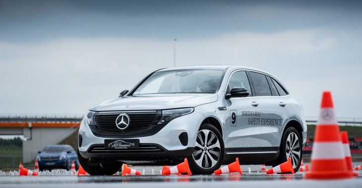 Elektryczny Mercedes EQC w polskim programie szkoleniowym z serii Safety Experience