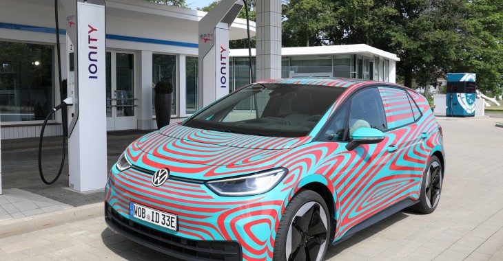 Volkswagen zebrał już ponad 30 000 rezerwacji na całkowicie elektryczny model ID.3 Volkswagen zebrał już ponad 30 000 rezerwacji na całkowicie elektryczny model ID.3