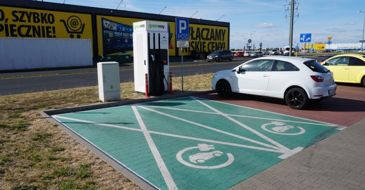 Spółka GreenWay Polska udostępniła swoim klientom pierwszą w Polsce ładowarkę o mocy do 150 kW Spółka GreenWay Polska udostępniła swoim klientom pierwszą w Polsce ładowarkę o mocy do 150 kW
