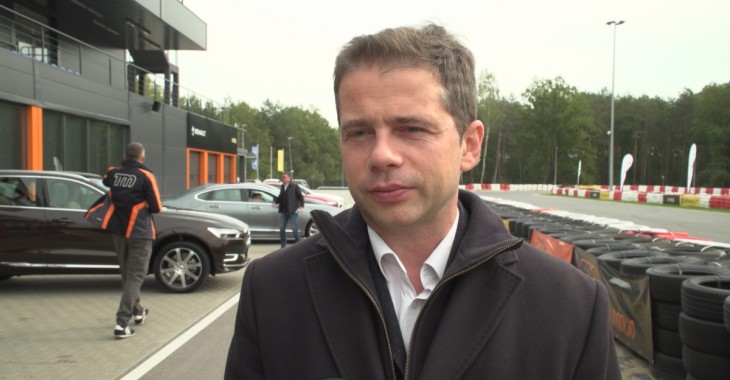 Producenci aut przechodzą na hybrydy i elektryki. Wymuszają to nowe unijne normy emisji dwutlenku węgla Producenci aut przechodzą na hybrydy i elektryki. Wymuszają to nowe unijne normy emisji dwutlenku węgla