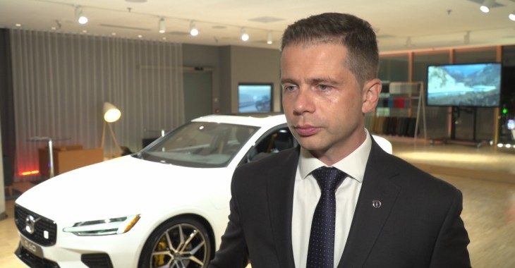 Unijne limity dwutlenku węgla dotyczą także segmentu samochodów sportowych. Elektryki i hybrydy zapewnią niższą emisję, a przy tym coraz lepsze osiągi Unijne limity dwutlenku węgla dotyczą także segmentu samochodów sportowych. Elektryki i hybrydy zapewnią niższą emisję, a przy tym coraz lepsze osiągi