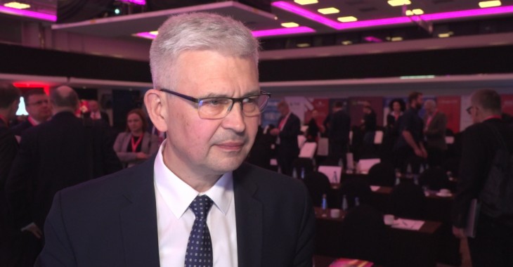 Ministerstwo Klimatu: W ciągu kilku lat Polska stanie się wielkim placem budowy odnawialnych źródeł energii. Stabilność systemu ma gwarantować atom Ministerstwo Klimatu: W ciągu kilku lat Polska stanie się wielkim placem budowy odnawialnych źródeł energii. Stabilność systemu ma gwarantować atom