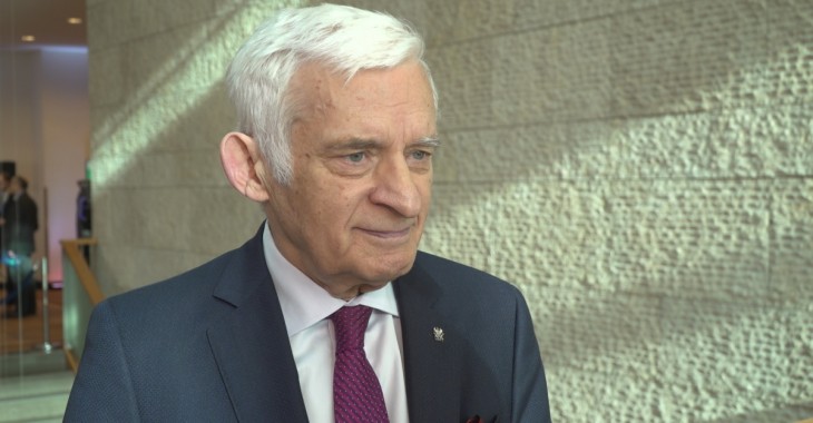 Jerzy Buzek: Unia Europejska może dać przykład reszcie świata w walce o klimat. To też może napędzić europejską gospodarkę Jerzy Buzek: Unia Europejska może dać przykład reszcie świata w walce o klimat. To też może napędzić europejską gospodarkę