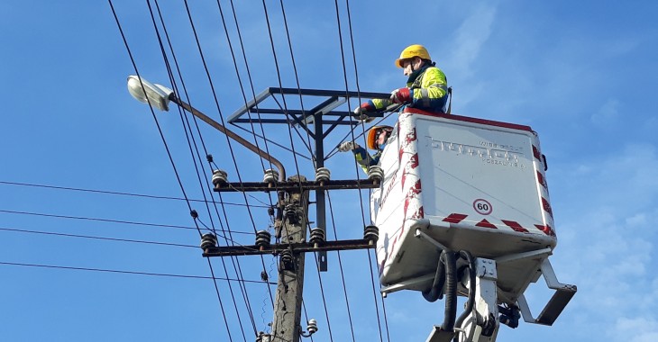 Energetycy kończą porządki w bocianich gniazdach Energetycy kończą porządki w bocianich gniazdach