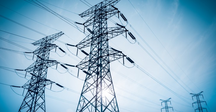 Energa stawia innowacyjne słupy wysokiego napięcia Energa stawia innowacyjne słupy wysokiego napięcia