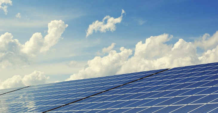 Rozwiązania smart w przestrzeni miejskiej - inteligentne ławki solarne Rozwiązania smart w przestrzeni miejskiej - inteligentne ławki solarne