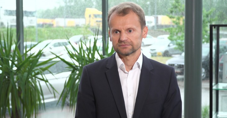 Biznes coraz chętniej inwestuje w energię ze słońca. Własne mikroelektrownie powoli stają się rynkowym standardem Biznes coraz chętniej inwestuje w energię ze słońca. Własne mikroelektrownie powoli stają się rynkowym standardem