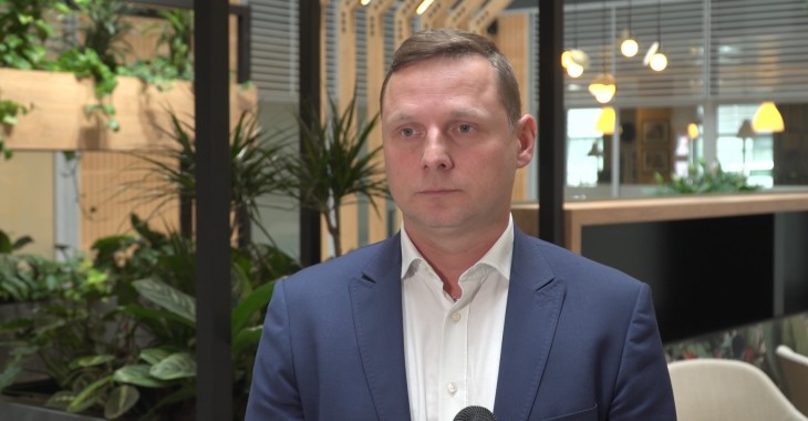 Pandemia tylko chwilowo zachwiała inwestycjami w OZE. Polski rynek szturmują zagraniczni inwestorzy Pandemia tylko chwilowo zachwiała inwestycjami w OZE. Polski rynek szturmują zagraniczni inwestorzy