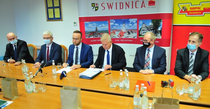 6 zeroemisyjnych autobusów elektrycznych wyjedzie na ulice Świdnicy 6 zeroemisyjnych autobusów elektrycznych wyjedzie na ulice Świdnicy