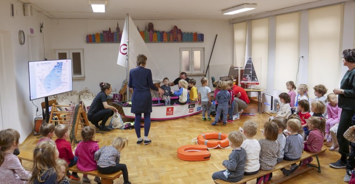 Przedszkolaki uczyły się o bezpieczeństwie na wodzie Przedszkolaki uczyły się o bezpieczeństwie na wodzie