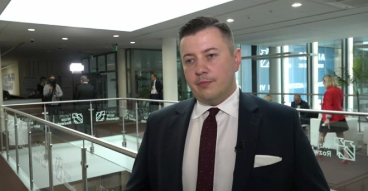 W styczniu ruszy program dopłat do rozbudowy infrastruktury ładowania aut elektrycznych i tankowania wodoru. Przyspieszy to rozwój elektromobilności w Polsce W styczniu ruszy program dopłat do rozbudowy infrastruktury ładowania aut elektrycznych i tankowania wodoru. Przyspieszy to rozwój elektromobilności w Polsce