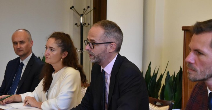 Wiceminister Adam Guibourgé-Czetwertyński na spotkaniu z przedstawicielami Europejskiego Banku Odbudowy i Rozwoju Wiceminister Adam Guibourgé-Czetwertyński na spotkaniu z przedstawicielami Europejskiego Banku Odbudowy i Rozwoju