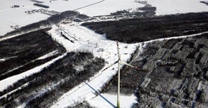 Armatki naśnieżające poszły w ruch – Góra Kamieńsk szykuje się do rozpoczęcia zimowego sezonu