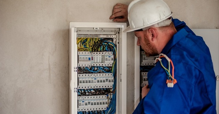 Instalacje elektryczne a bezpieczeństwo: jak unikać zagrożeń? Kluczowe zasady Instalacje elektryczne a bezpieczeństwo: jak unikać zagrożeń? Kluczowe zasady